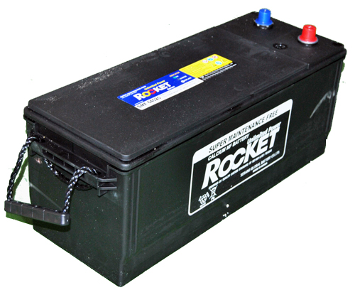 Rocket-12V-140-Ah-bal--normal-sarus--teherauto-akkumulator-